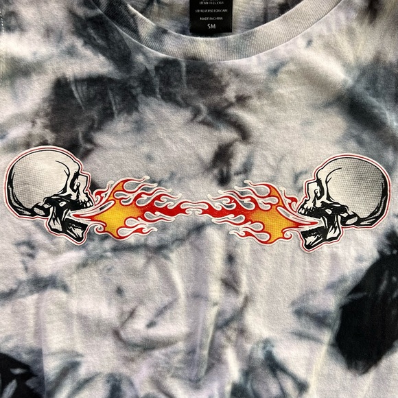 Sleeveless Tied Skull Crop - Picture 3 of 3